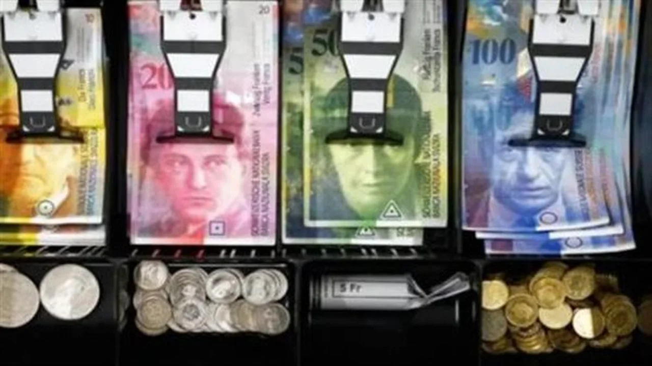 سعر الفرنك السويسري مقابل الجنيه في البنك المركزي يثبت استقراره خلال ختام تعاملات الأسبوع